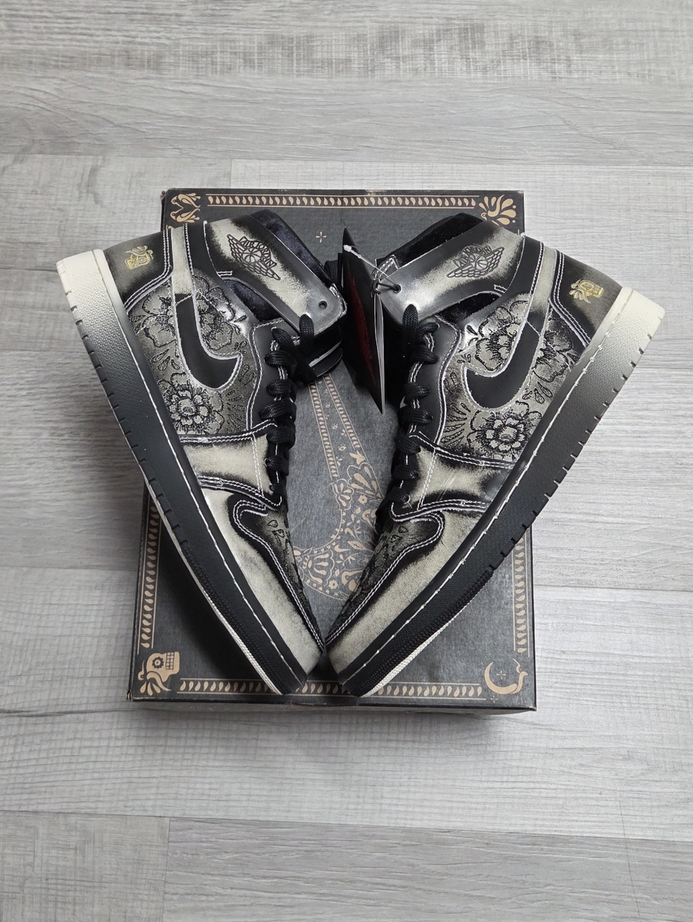 SOLD!!!Jordan 1 Dia De Muertos